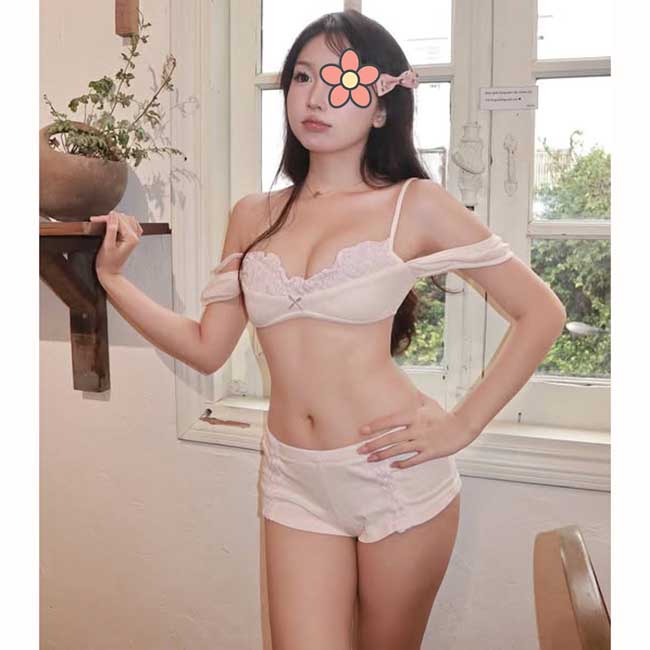 Em Yến (22 tuổi) Gái gọi Hoàng Việt vòng 1 căng tròn Em Yến (22 tuổi) Gái gọi Hoàng Việt vòng 1 căng tròn