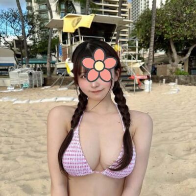 Quỳnh Trâm - Hotgirl Linh Xuân chân dài, eo thon